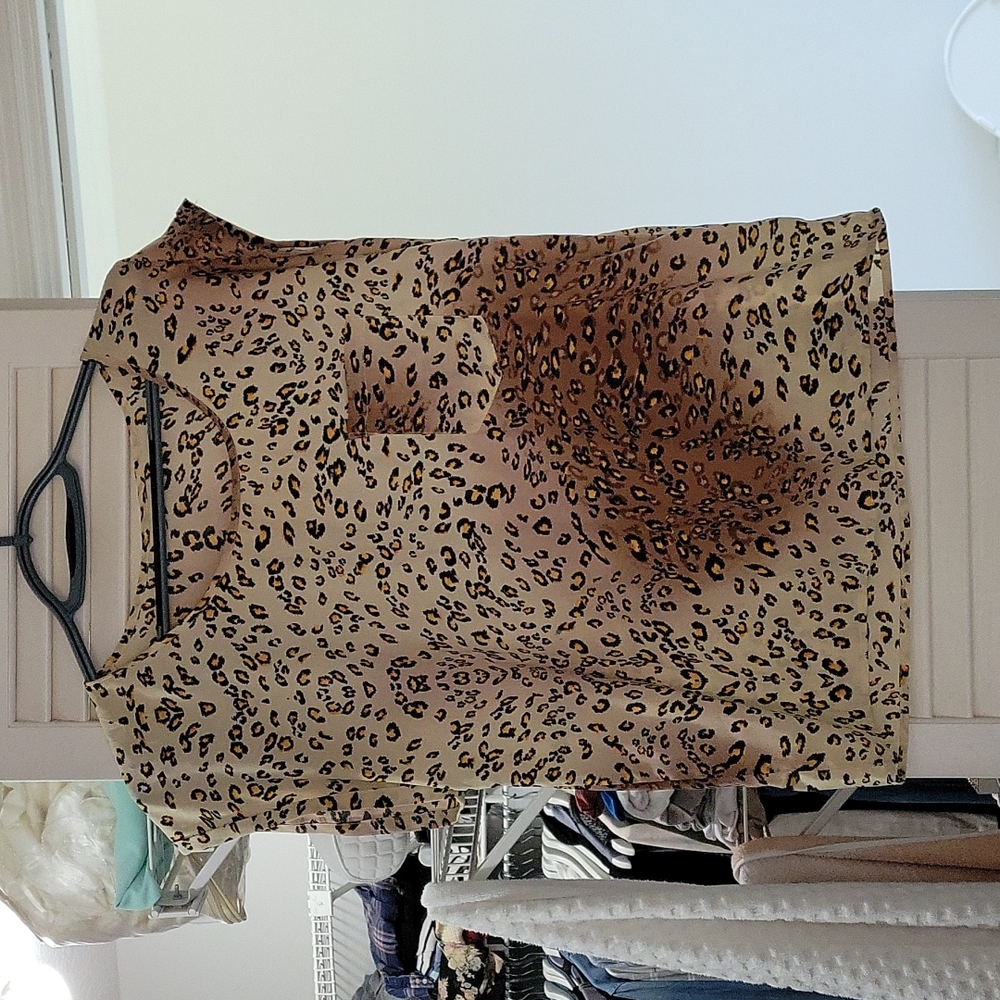 Lightweight cheetah print top